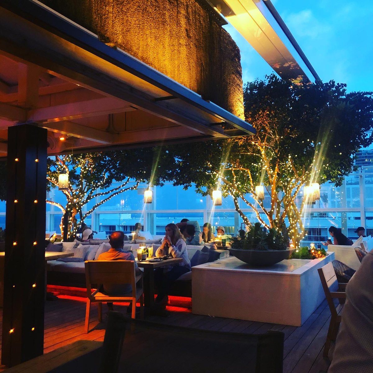 SerenaGroupUSVI's tweet photo. Nice to be out on a #fridaynight enjoying the #summerbreeze and great #sushi with my one and only at @1HotelSB rooftop #sansmask #miamibeach #summer2020 #1hotelsouthbeach #miamistyle #loveinthetimeofcorona #miamilife #rooftop #miaminights #somiami #miami https://t.co/V4F9wMpR4l