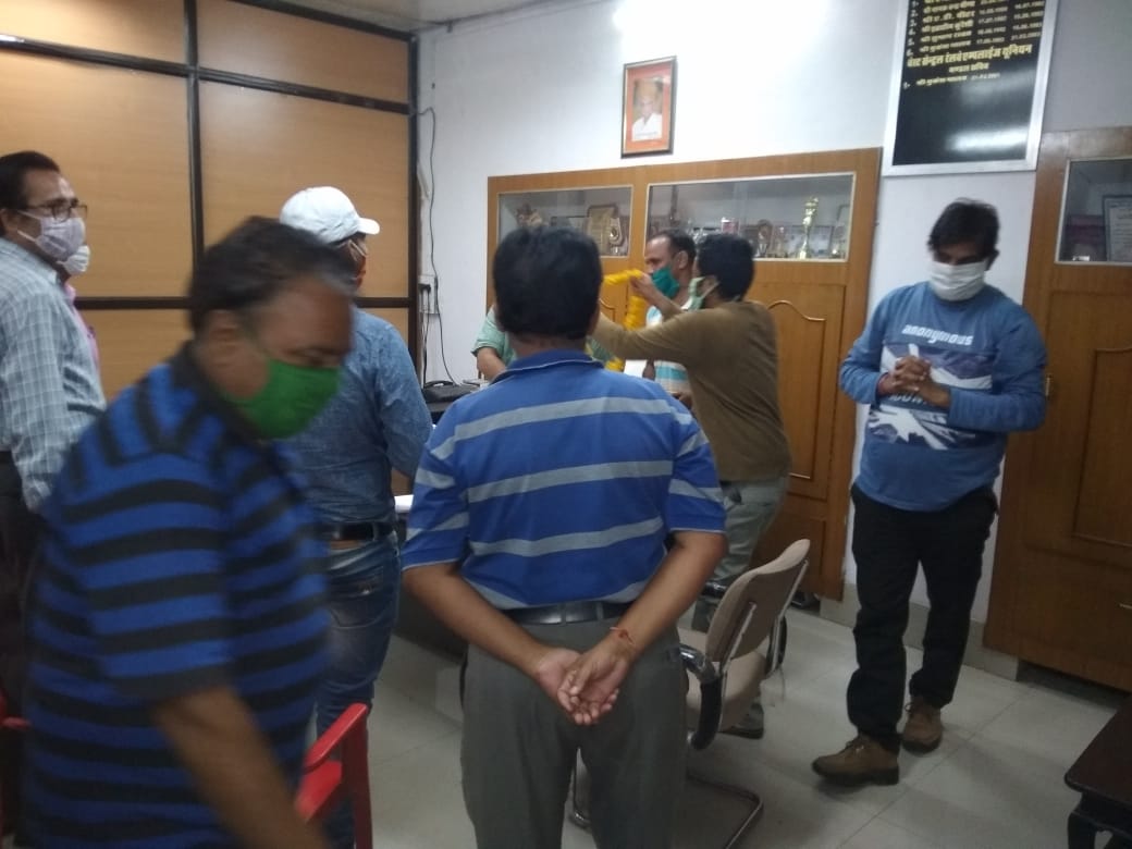 utkarshms's tweet photo. @RailMinIndia
@drmkota
Social distancing at its best 
Wcreu office kota 22july ...
Violation of covid19 guidelines
Only God can save us https://t.co/MiCgyWaWbK