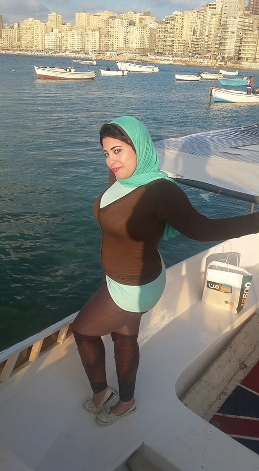 ASMAA_KOSHA's tweet photo. خلي بالك.. مفيش بنت في الدنيا مبتفكرش في الجنس حتي اختك المحترمة المتدينة هتموت وتتناك، بس المهم الطريقة الصح اللي هتخليك تبقي بين فخادها وبتحفر في كسها
#نيك_اختك https://t.co/onV4QP7U5R