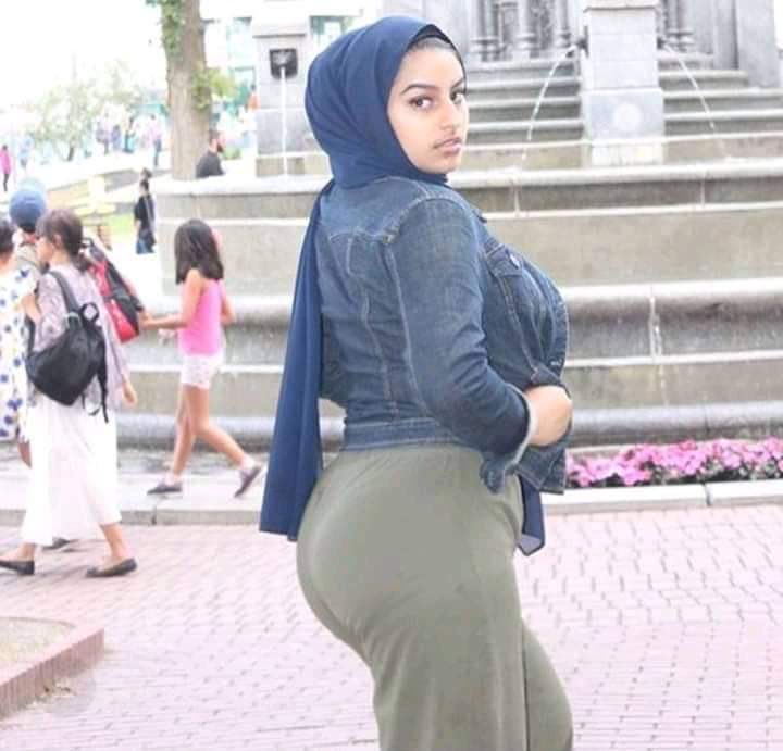 ASMAA_KOSHA's tweet photo. خلي بالك.. مفيش بنت في الدنيا مبتفكرش في الجنس حتي اختك المحترمة المتدينة هتموت وتتناك، بس المهم الطريقة الصح اللي هتخليك تبقي بين فخادها وبتحفر في كسها
#نيك_اختك https://t.co/onV4QP7U5R