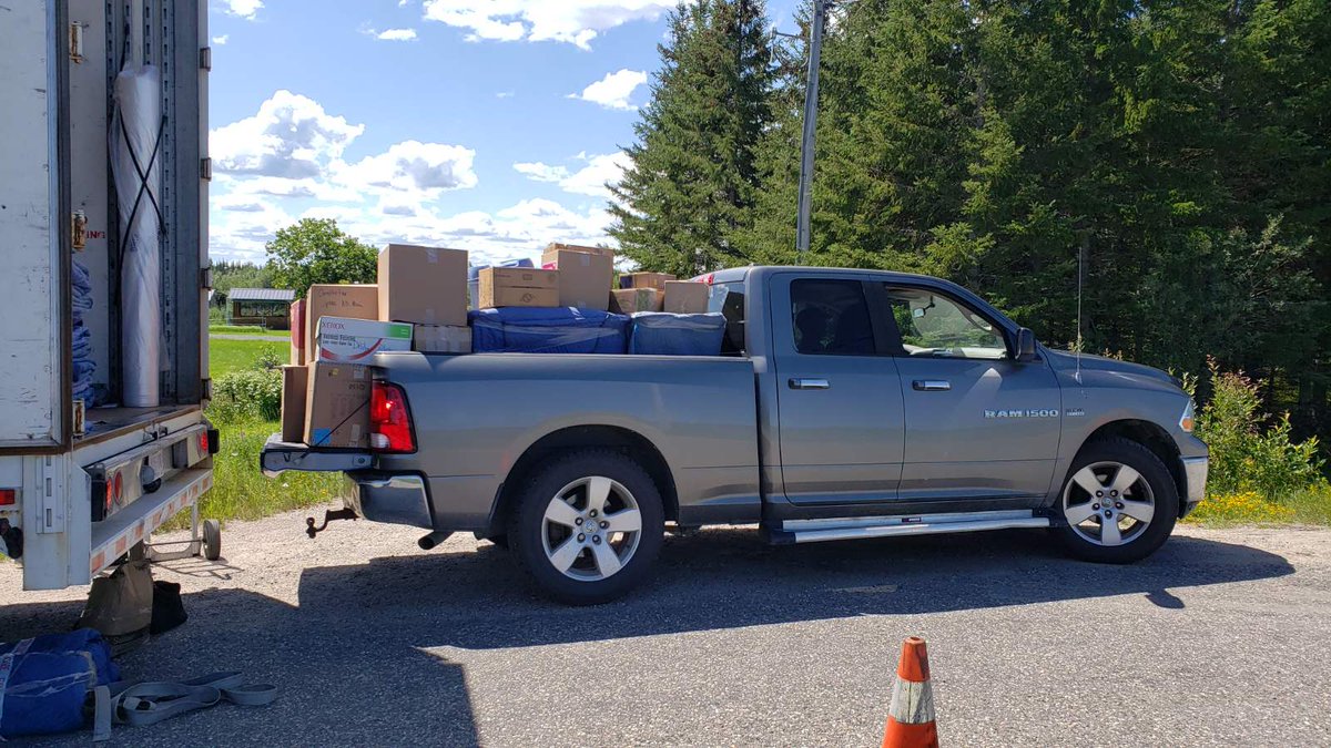 Another day, another move! 👌
If the truck can not get closer to the entrance, we find the way around!
⠀
#canada #centennialmoving #movingcanada #storagesolutions #torontomovers #budgetmoving #crosscountrymoving #moversontario #packingtips #longhaul #longdistance #moving
