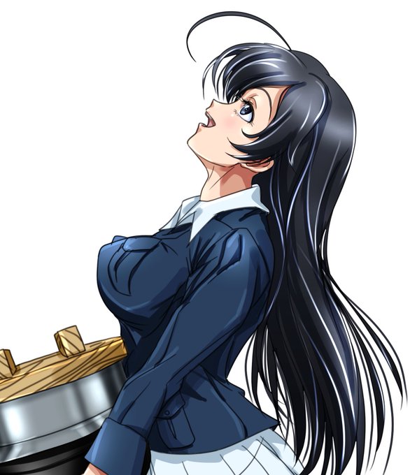 昼あげ〜五十鈴華さん(見上げているのはアルフォンス・・・じゃなくてうず高く積み上げられた米俵😋) 