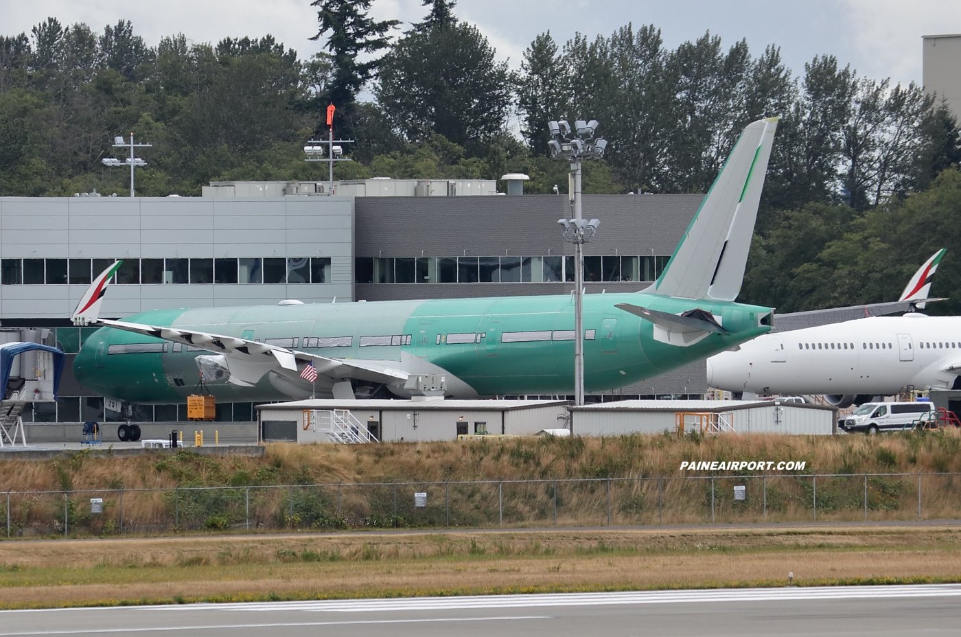 Pheonix ANA B777-300 A795A えんぴつ PE51OM1040.jpg