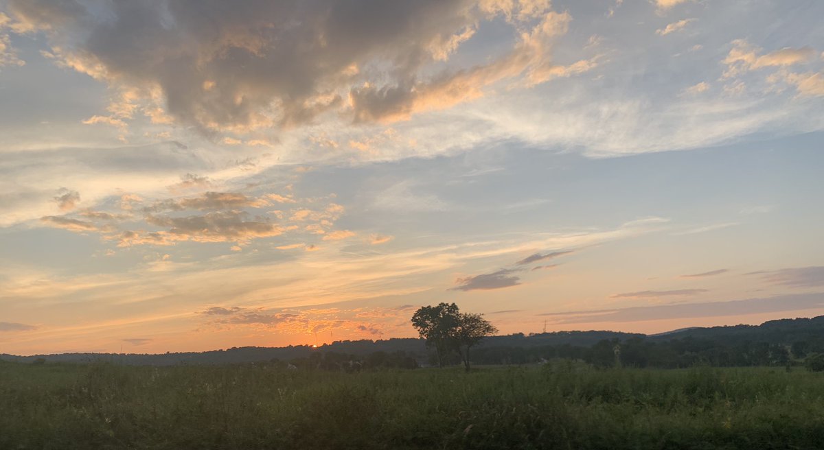 JrzyJoePiscopo's tweet photo. And #JerseySkies #AmericaTheBeautiful https://t.co/2J8sXBjk0c