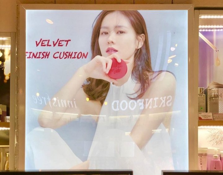 More & more of Son Ye Jin shopping center sightings   #SonYeJin *This thread is all credits to rightful owners 