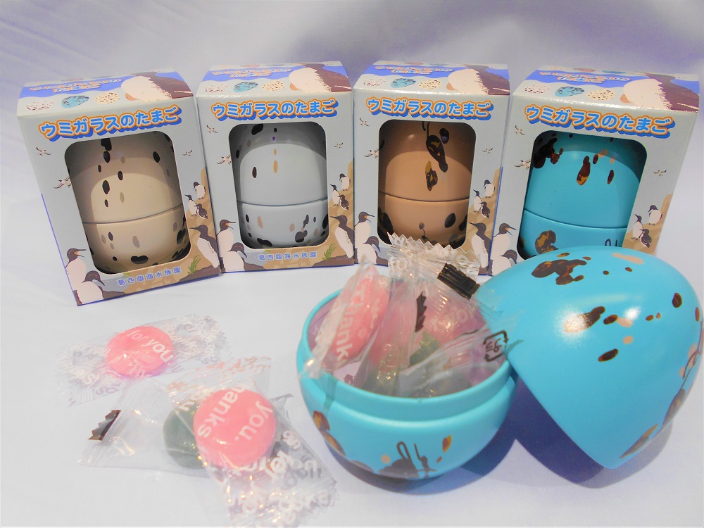 青・緑・白・褐色など、様々な色の卵を産むというウミガラス。 ギフト