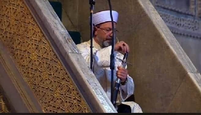 pusat349's tweet photo. #AliErbaşYalnızDeğildir

Neymiş efendim Ali Erbaş hutbeye neden kılıçla çıkmış.
SİHA kapıdan sığmamış da ondan.!😏 https://t.co/QeNBZt8Uwl