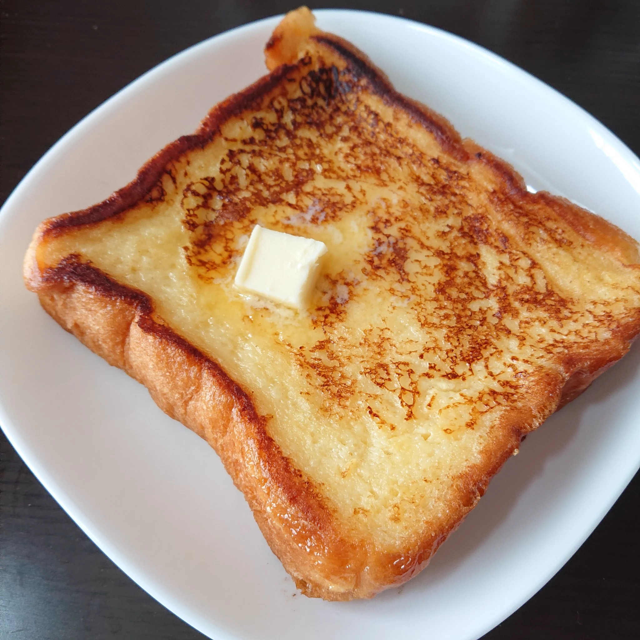 レンチンするだけでトロトロ系になってくれるの最高。パン耳を切って目を見開いて食べるより、一緒に焼いて食べると美味しいですよって伝えたい。  