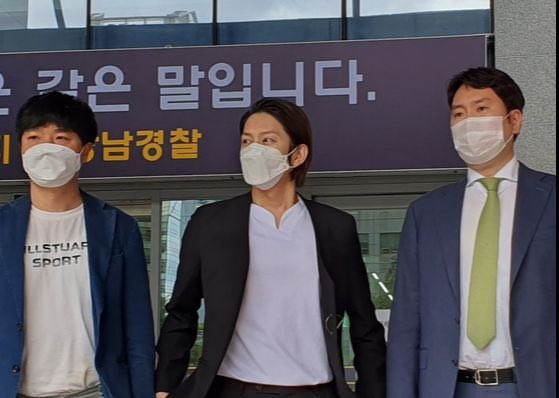 SJae_gi's tweet photo. Kim Heechul said to spread this article https://t.co/lVONtr8bBj

Come on, ELFs. 👍🏻 https://t.co/830KPxwvkv