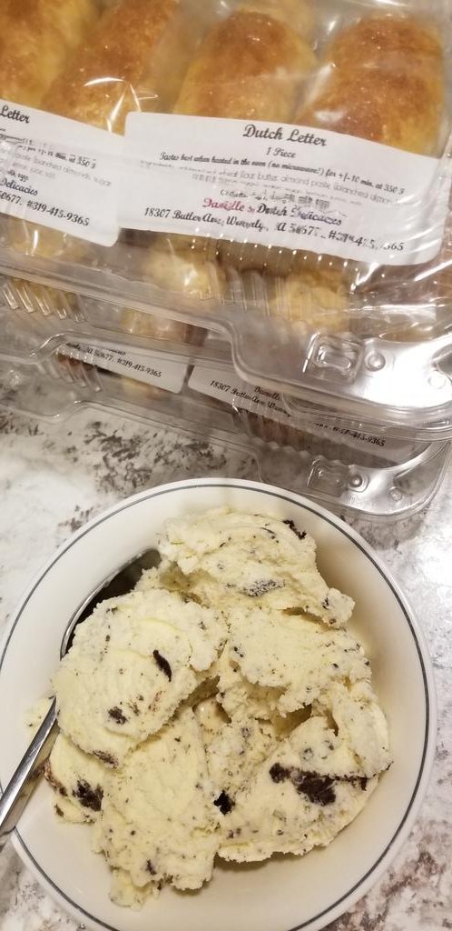 newdaydairy's tweet photo. Day 24 #31daysoficecream 
 #DairymanDan would like #DutchLetters, but
"They're for the guests"
I'll just eat my ice cream and go to bed. https://t.co/NaP9vgzeJ9
