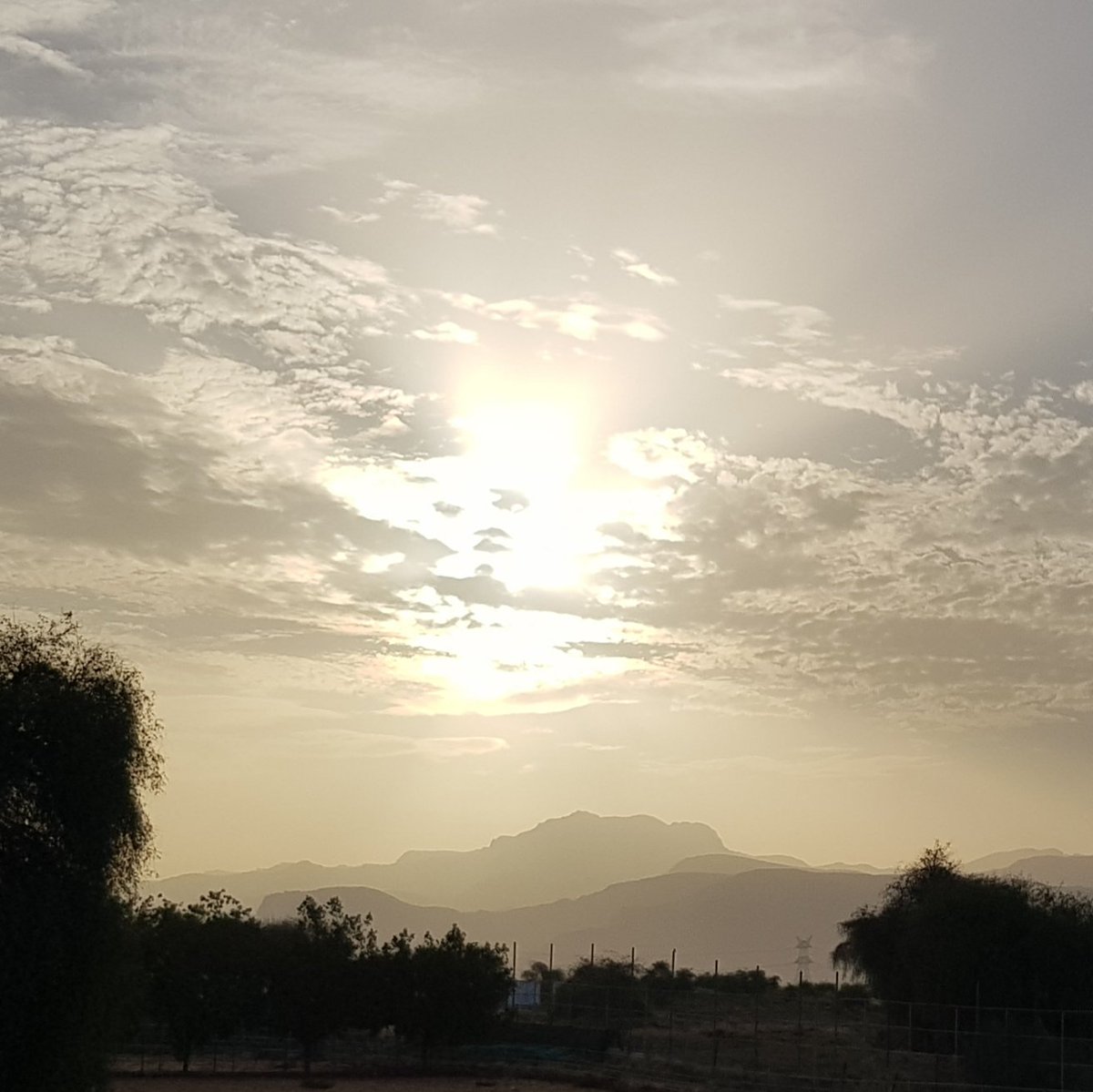 martynstravels's tweet photo. Desert adventures #uae #desertsunrise https://t.co/HVwJJTMH5L