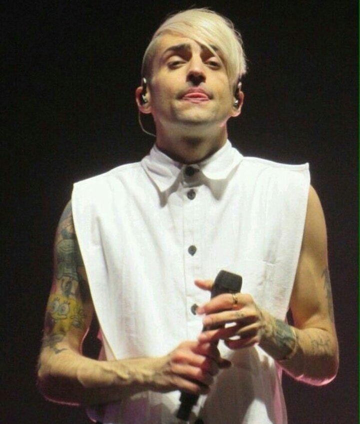 VincelGrassi's tweet photo. Happy Birthday to the one who gave me strength whenever I feel weak and when I have sick. Pentatonix' music makes me feel relieved and it makes me feel everything, thank you for the music you've given to us. #HappyBirthdayMitch 💓 https://t.co/ehgEOQRVrB