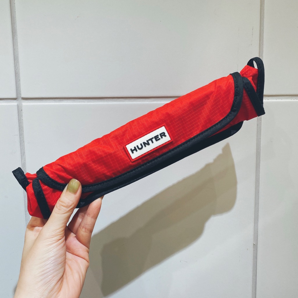 smith_hibiya's tweet photo. 英国伝統ブランド『HUNTER @HunterBoots』のリップトップベルトバッグが入荷しています。コンパクトに折りたたんで収納することができ、ベルト通しを使用するとウエストポーチとして活躍します。耐水性と耐裂性に優れたアイテムです。
#smith #スミス #日比谷 #ハンター #hunterboot https://t.co/syoDx27sa7