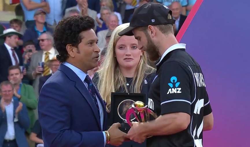 CricColumn's tweet photo. Total Captains in World cup - 114

Captains to win player of the Tournament award in World Cup:

Martin Crowe (NZ)
Kane Williamson (NZ)

Both are from New Zealand.

#Cricket https://t.co/hNZF3ARcuG