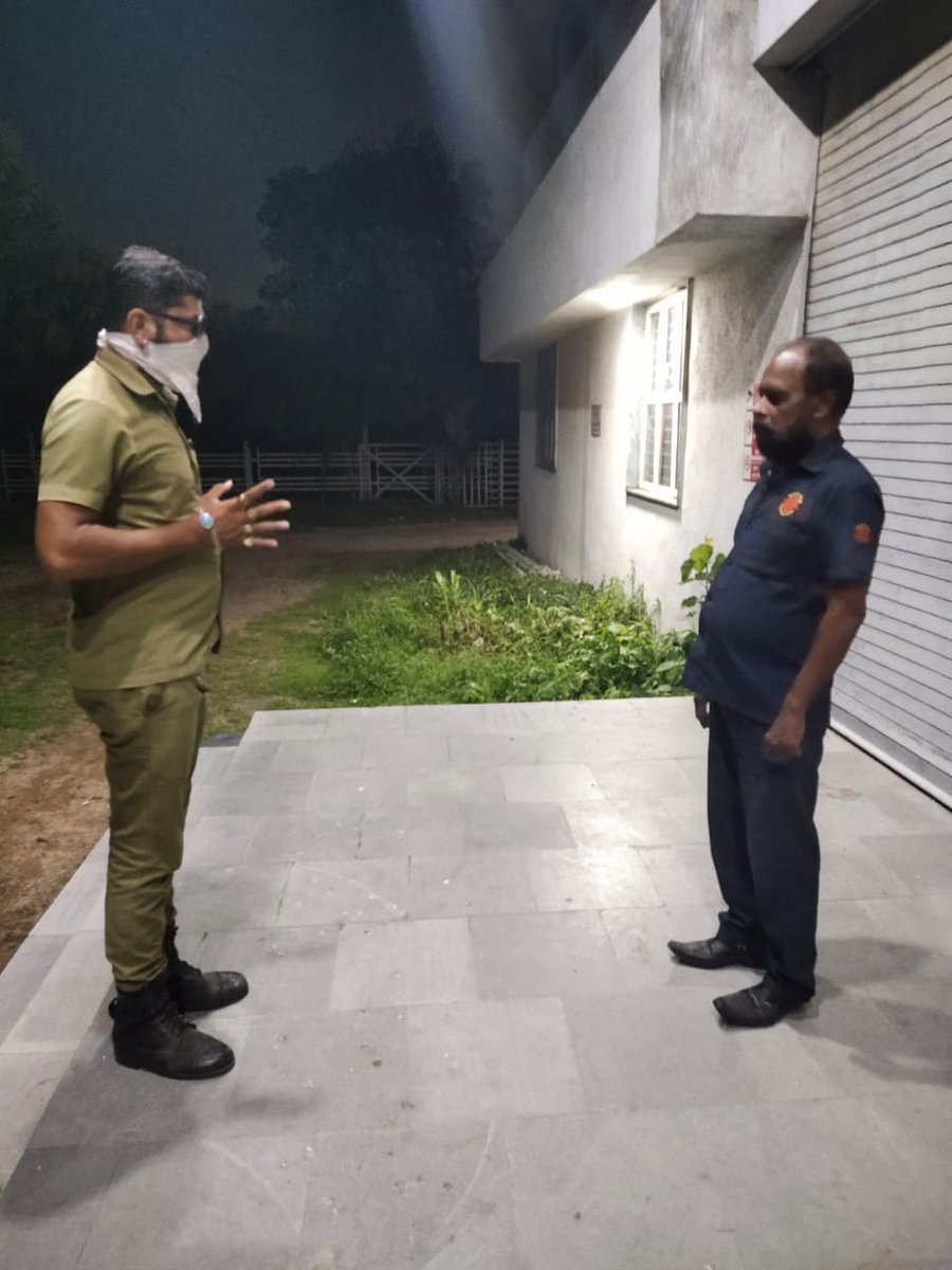 RedFoxProtecti1's tweet photo. रेड फोक्स प्रोटेक्शन के मार्शल्  को अमदाबाद में अाई हुई ग्लोब टेक्सटाइल मिल की सिक्युरिटी के लिए ब्रीफिंग करते हुए फिल्ड सिक्युरिटी ऑफिसर  ।
https://t.co/Fj9Zetz8Xa
 #Bestsecurity #redfoxpro #securitycompany  #RedFoxProtection #ahmedabad #Gujarat https://t.co/nBwZpZcxbV