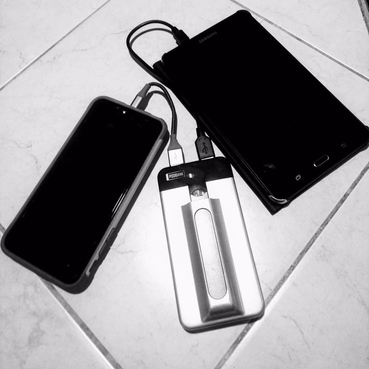 ChinaCharlesH's tweet photo. @KatTimpf if you’re stuck on JUUL and want a cool powerbank designed for the digital lifestyle,search for PodBank for juul.10,000mah, onboard magnetic JUUL slot, 2 usb, 1 usb c, 1 micro usb, charge for days. Btw flavor restrictions are counter productive and are destroying lives! https://t.co/npy7tpLzu3