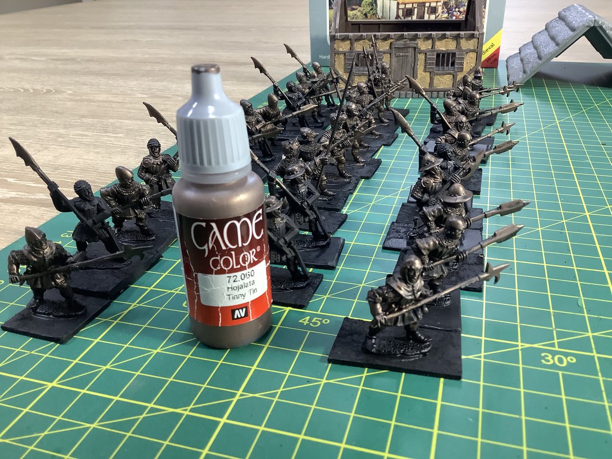 Oldwargamer's tweet photo. Batch painting underway. First matt black undercoat followed by doing the metal with Tinny Tin. Silver next. #FrontRankMiniatures #Wargaming #wargamer #wargames #HYW #Medieval #HundredYearsWar #28mm #Billman https://t.co/ZNiGhLxgGL