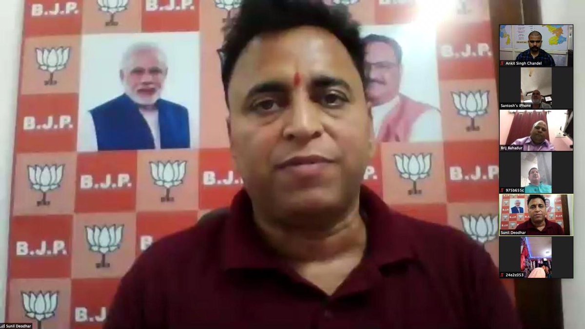 BJP4UP's tweet photo. मा. प्रधानमंत्री श्री @narendramodi जी के आह्वान पर लॉकडाउन के समय किए गए सेवा कार्यों को संकलित करने हेतु 'सेवा ही संगठन' (ई-बुक) अभियान के संबंध में आयोजित देवरिया जिले की कार्यशाला को मुख्य वक्ता मा. राष्ट्रीय मंत्री @Sunil_Deodhar जी ने सम्बोधित किया। https://t.co/S1ZsPqGbKi
