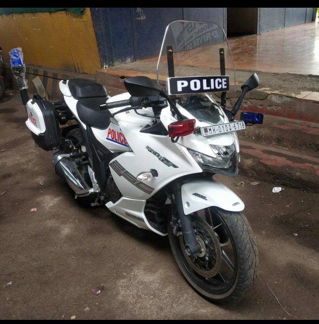 surajojhaa's tweet photo. .@MumbaiPolice's traffic unit on Thursday received ten-- 250cc sports bikes from Suzuki company under its CSR program. 
Features-- Low height, Easy manoeuvre, Blinker lights, Sirens, PA/Mike system, Charging sockets, Disc brakes, Automatic start, Two dickies. @htTweets https://t.co/KLBjmccYqS