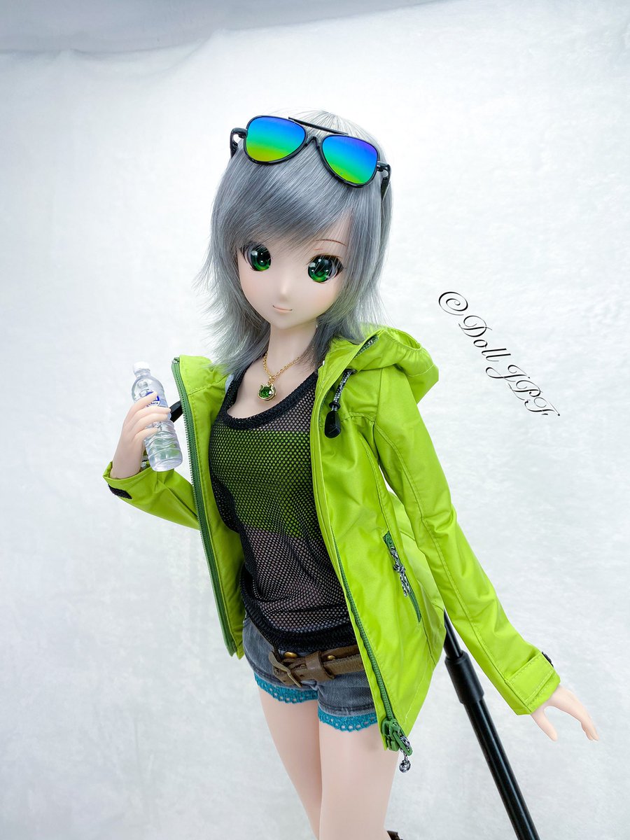 AndroidPDF's tweet photo. 愛ちゃん: @maruko_halu さんからの新しいカッコいいジャケット🧥💚 と@kamenosato_kuro さんのシースルーTシャツ (o^^o)b .
#hardshelljacket #jacket #maruko_halu #marukohalu #limegreen #smartdoll #smartdollivory #dolljpf #culturejapan #doll #dollphotography #fashiondoll https://t.co/zNb2a7kcnN