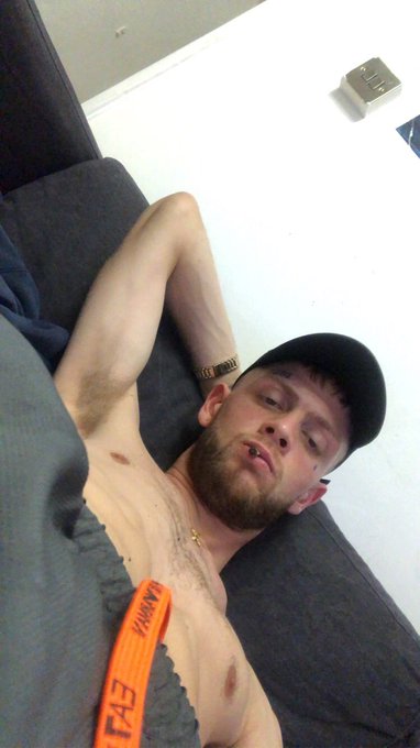 5 mins till graft day ahead  , Rt if you think I should wack one off rapid ???

@trigafilms https://t
