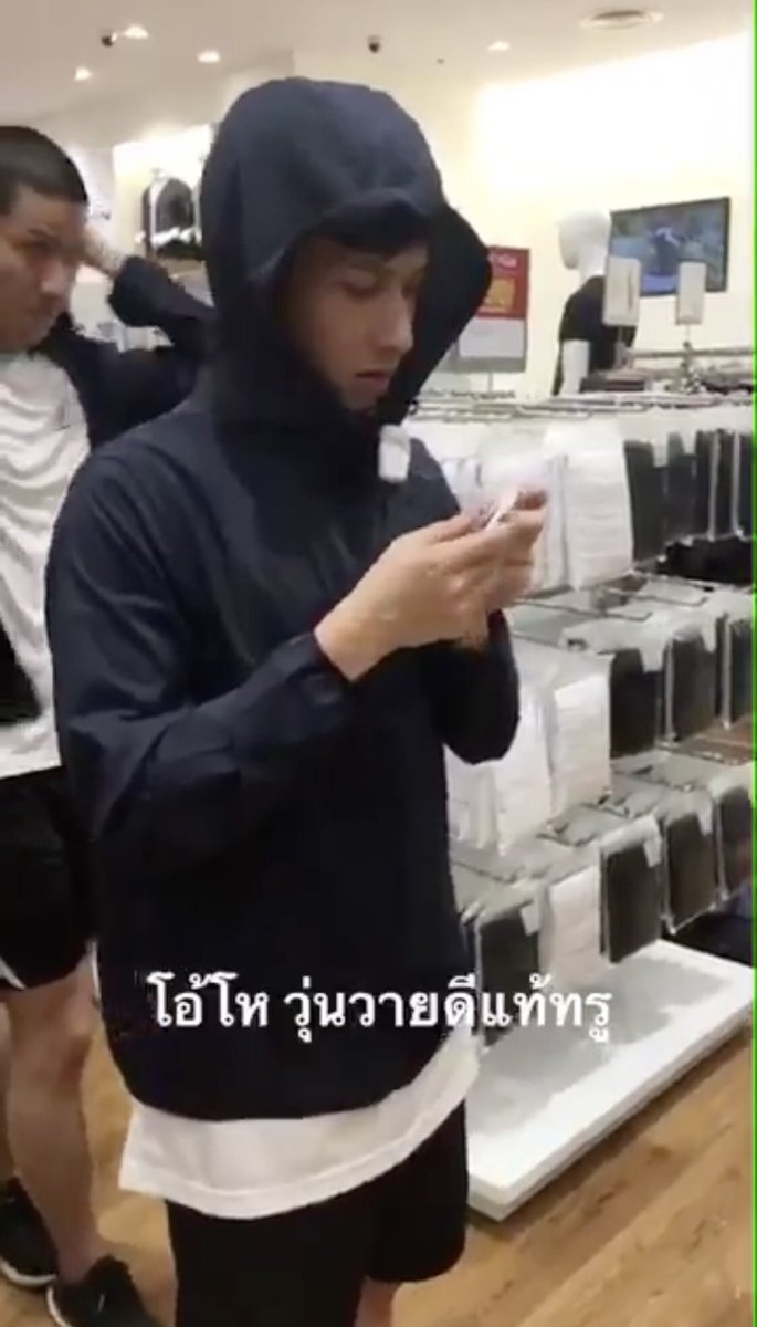 doublejxyj's tweet photo. เห็นใน��ตอรี่ไปเลือกเสื้อกับพี่เตพี่นิว ตัดภาพไปรูปที่GMMTVลง.....เหม็นความรักค่ะ!!!!
#ออฟกันจ๋าเบบี๋คิดถึง #ออฟกัน https://t.co/Fgcv9DZjgw