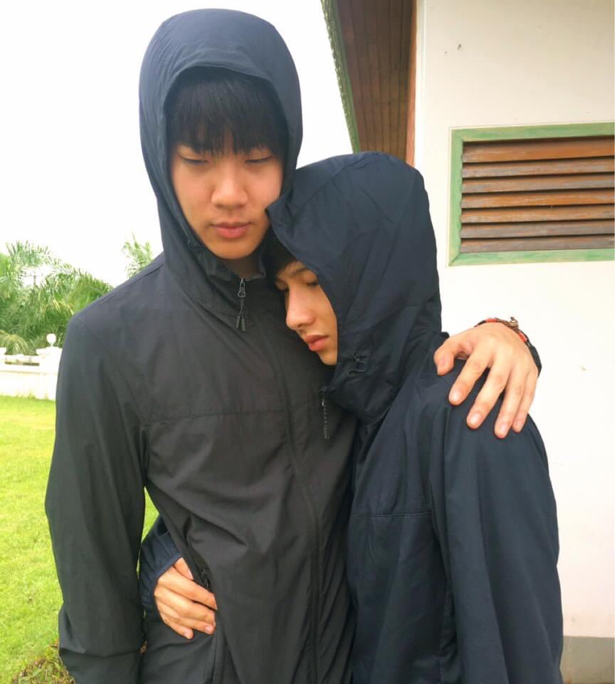 doublejxyj's tweet photo. เห็นใน��ตอรี่ไปเลือกเสื้อกับพี่เตพี่นิว ตัดภาพไปรูปที่GMMTVลง.....เหม็นความรักค่ะ!!!!
#ออฟกันจ๋าเบบี๋คิดถึง #ออฟกัน https://t.co/Fgcv9DZjgw