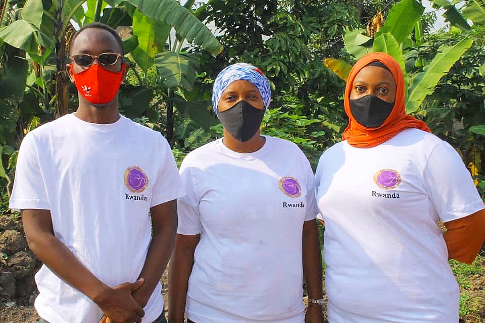 ChildbirthSI's tweet photo. #CSIRwanda team responds to acute #COVID19Pandemic community needs: #foodsecurity #foodaccess. @ChildbirthSI is honored to support @RwandaGov @RwandaHealth @PrimatureRwanda @SDGCAfrica @RwandaInUSA in ensuring gains in #maternalhealth #newbornsurvival #childhealth are sustained. https://t.co/Br3pbWBnbz