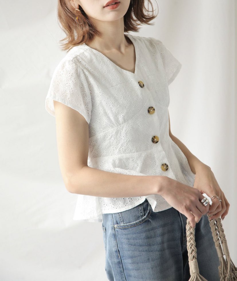 Chillfar_'s tweet photo. 【74%OFF!! SALE!!】
ペプラムフロントボタン半袖リボンブラウス
¥3,500+tax→ ¥900+tax!!!🤍🤍

期間限定 税込¥1,000以下で
ブラウスが買えちゃいます♡
>>https://t.co/fQ8R5Hf9v2 https://t.co/xW3erDGdXe
