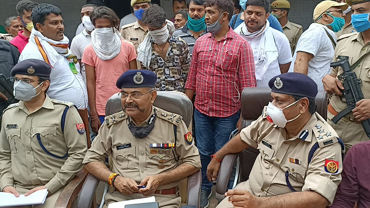 gondapolice's tweet photo. #SPGonda @NayyarRajkaran के निर्देशन में जनपदीय पुलिस व एसटीएफ की संयुक्त टीम द्वारा अपहृत बच्चा 18 घ��टे में सकुशल बरामद, पुलिस मुठभेड़ में एक महिला सहित पांच अभियुक्त गिरफ्तार @Uppolice @dgpup @adgzonegkr @digdevipatan @News18UP @bstvlive https://t.co/Dqy9EZpVe9