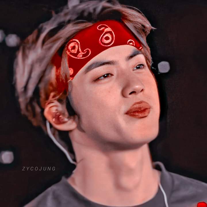 LinLin95480087's tweet photo. Can't forget about this Kim Seokjin with a red bandana, and a handsome face😭

Vote for @BTS_twt 

#MTVHottestBTS https://t.co/vVumbD77UC