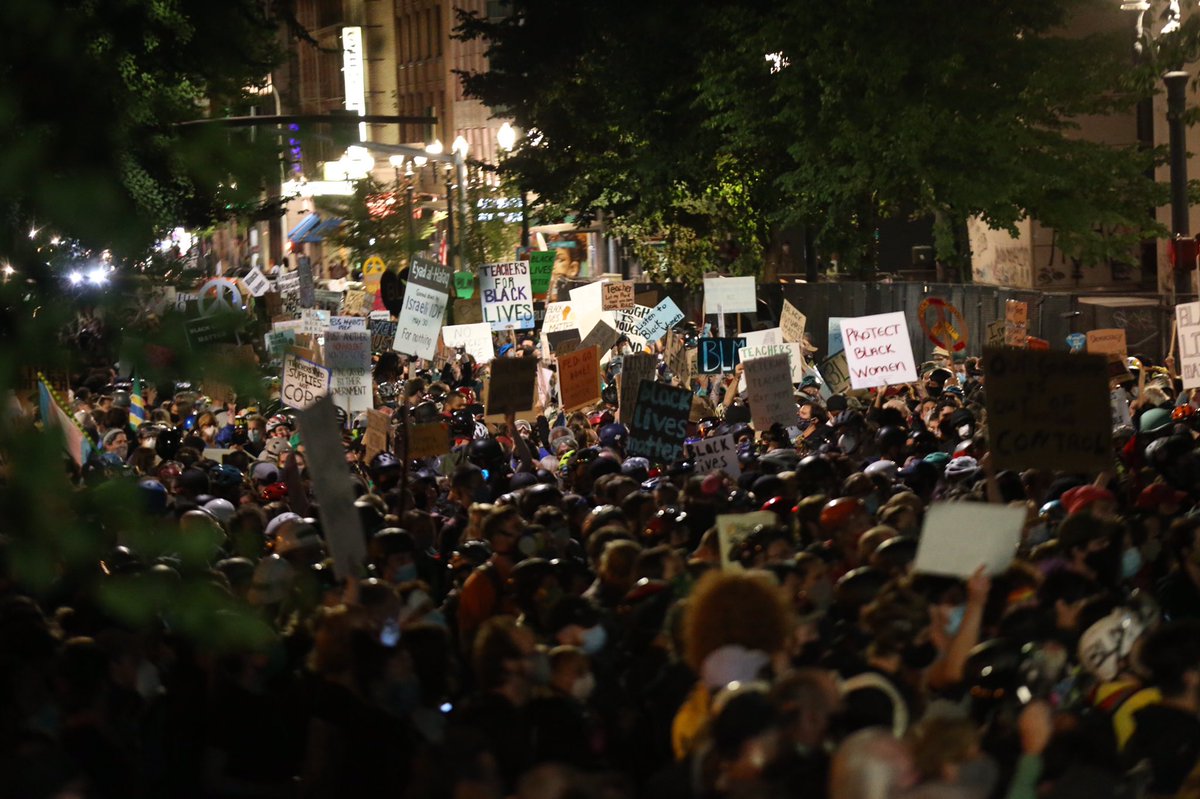 killendave's tweet photo. The view from 3rd and Madison looking north. This is the biggest group I’ve seen down here since late May / early June, possibly more than anything then too https://t.co/DaOqtkmuQa