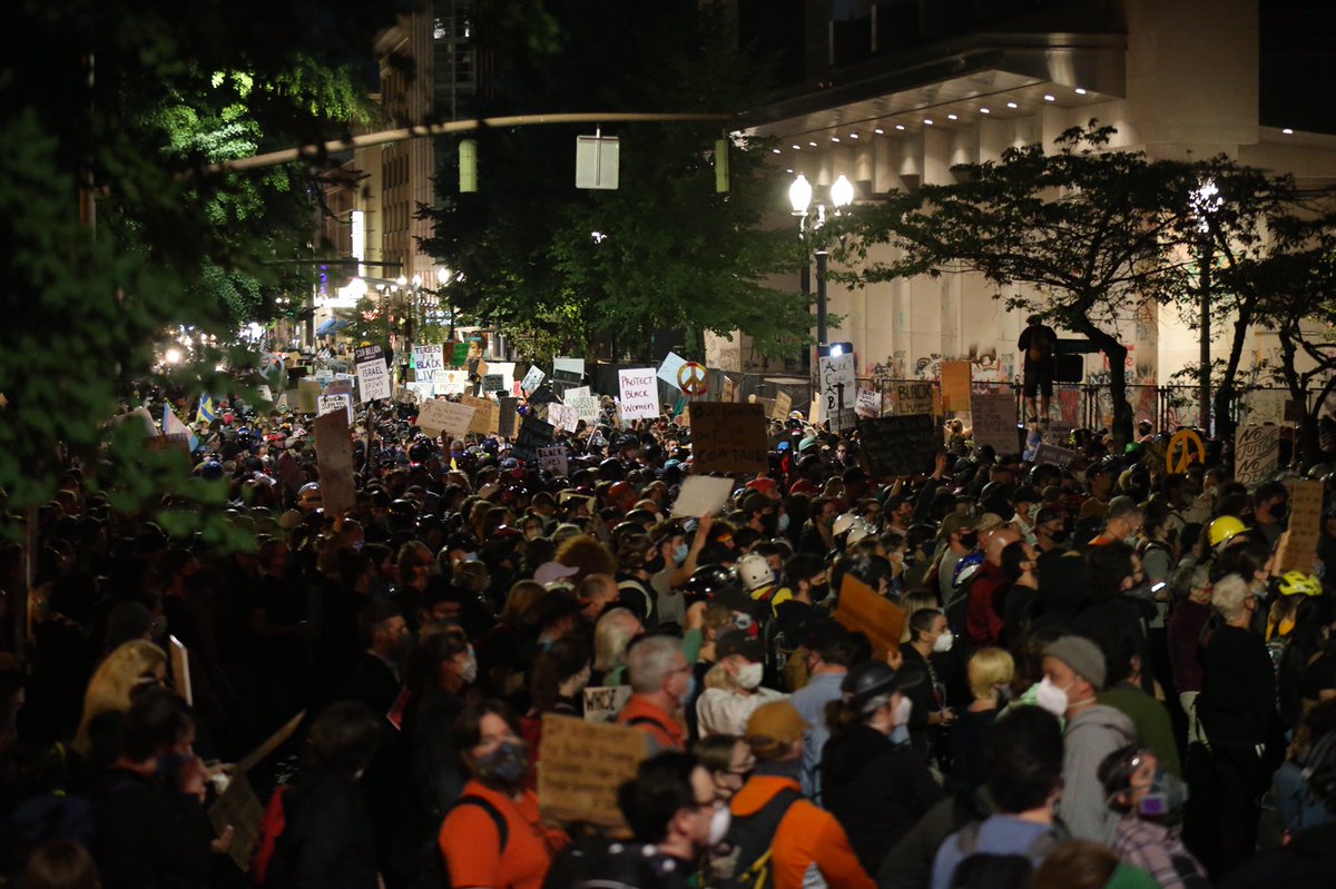 killendave's tweet photo. The view from 3rd and Madison looking north. This is the biggest group I’ve seen down here since late May / early June, possibly more than anything then too https://t.co/DaOqtkmuQa