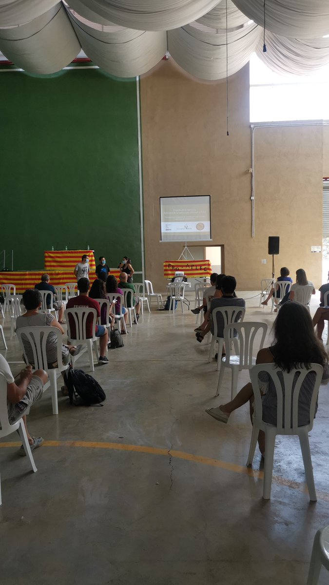AplecdelsPorts's tweet photo. Comença la primera xerrada de la mà de @ConnectaNatura. #AplecdelsPorts #proaplec #ResistènciaContraLaIndiferència https://t.co/nnYBbzQVEd