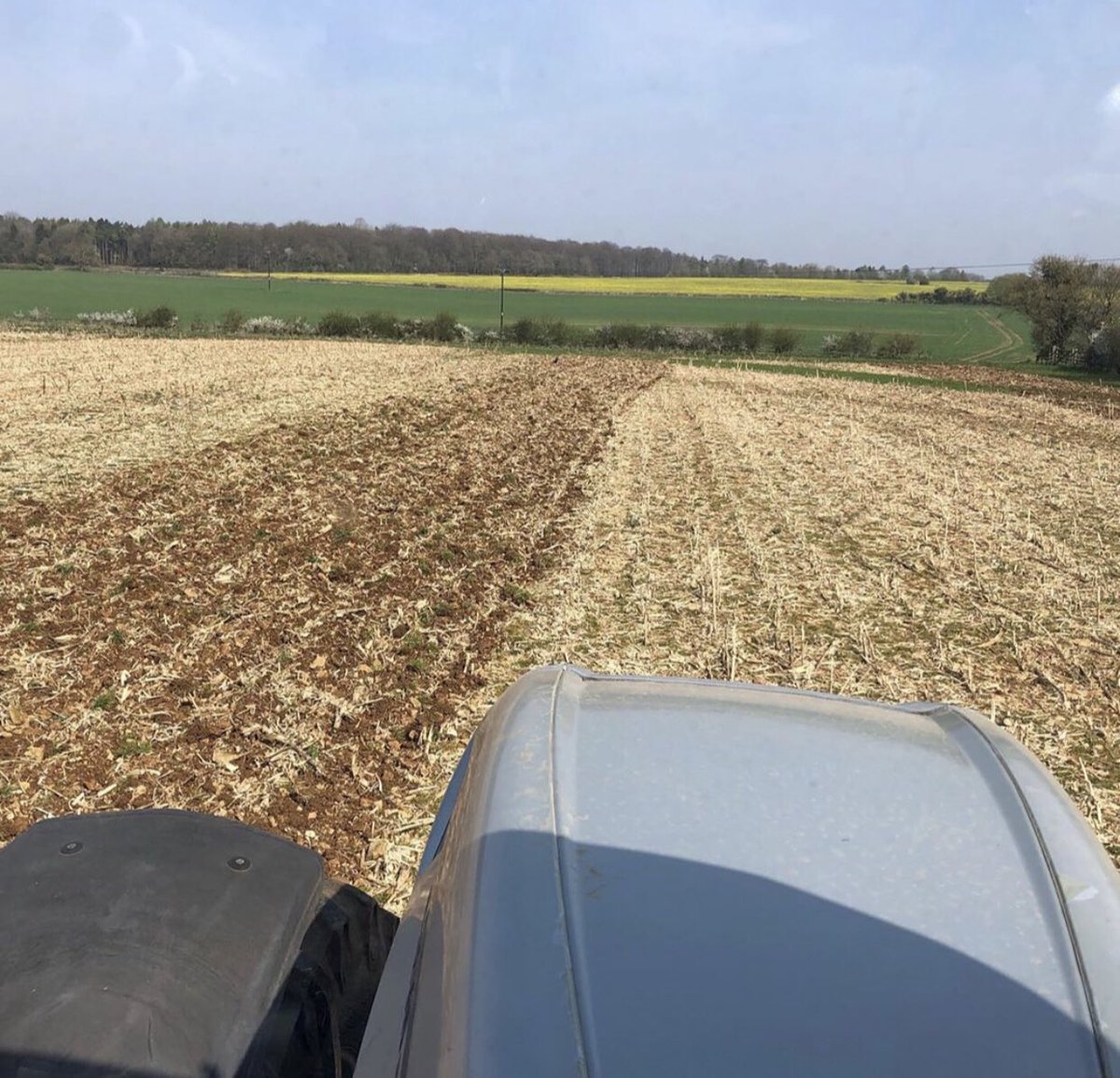 IanSmithyy's tweet photo. Enjoying the farmer life! #farm #hobby #farmer #tractor #fields https://t.co/4isUflEmXx