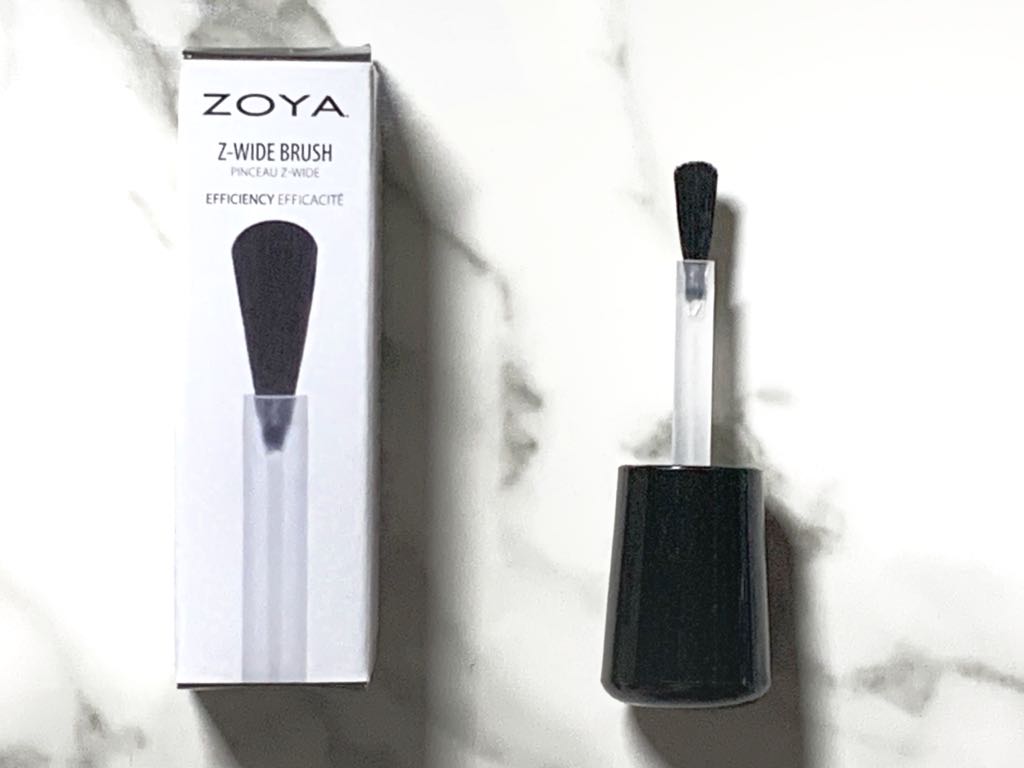 もも Zoyaのネイルポリッシュ カラーは可愛くて絶妙なんだけど刷毛が使いにくい と思ってた矢先 Zoyaのワイドブラシというものがあると知って購入 平たくて 太い刷毛がほんと根本の部分塗るのに使いやすい 楽天でも買えるので Zoyaのハケ細くて