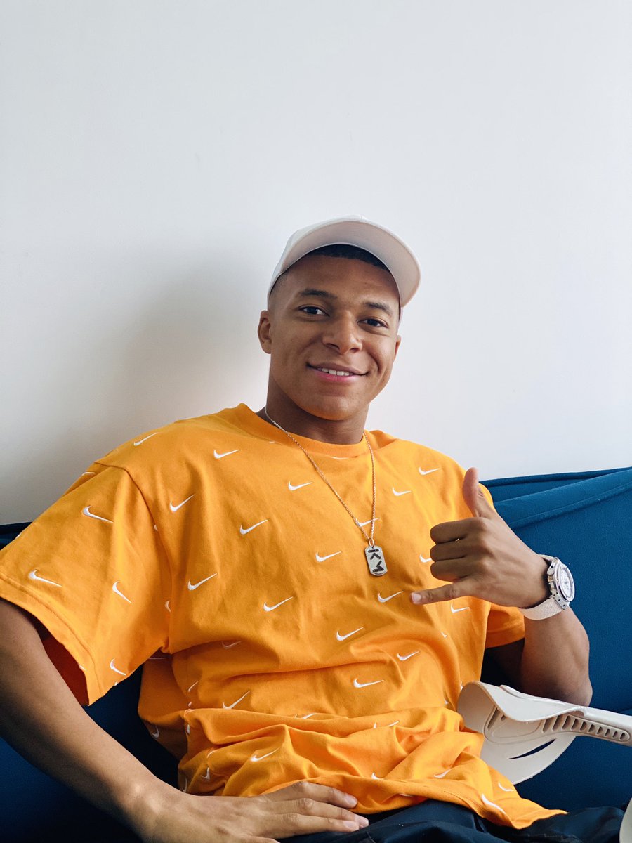 KMbappe's tweet photo. ⏳👊🏽🙏🏽. 
Réveil en tant que vainqueur, pas de meilleure sensation possible. 
Merci à tous pour vos messages, ça me touche beaucoup. 
Bisous à tous et bon week-end 😀 https://t.co/gwTI48KXrm