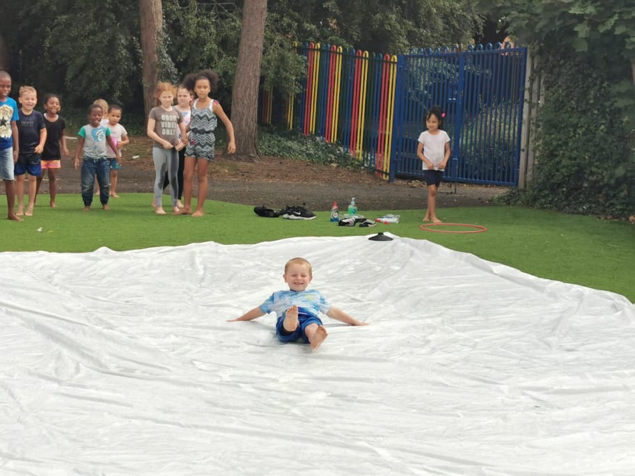 sporting_spirit's tweet photo. We have teamed up with @LimitlessFitCen to deliver this Creative activities camp FREE to the children. 
As you can imagine, we've been fully booked. 
Plenty of activities, some included dance, music and a variety of sports. We finished off with a water fight. Next week = segways https://t.co/GmFvMyqeQR
