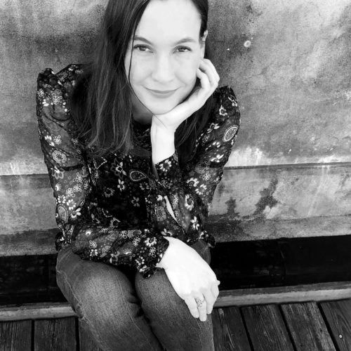litmonat's tweet photo. «Wie vermarkte ich mich selbst?», fragt Mirielle Zindel in «Auffallen und Weghören». Und liefert gleich ein gutes Beispiel von Selbstmarketing. https://t.co/Mg3Tpie9ue https://t.co/TSfDxNvEN2