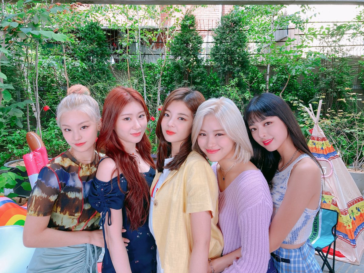 ITZYofficial's tweet photo. MIDZY와 함께면 모든 것이 다 Special❤
MIDZY에게 딱! 운명을 느꼈어😘

#ITZY #있지 @ITZYofficial
#MIDZY #믿지
#ITzME #WANNABE
#WANNABEITZY https://t.co/GrvbkgLQzl