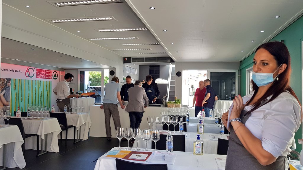 GIRBAsrl's tweet photo. Oggi siamo a lavoro per il tour del gusto Despar..!
info https://t.co/YcNY4QxeoV 
#roadtour #showtime #Italy https://t.co/tFiRrmPyG2