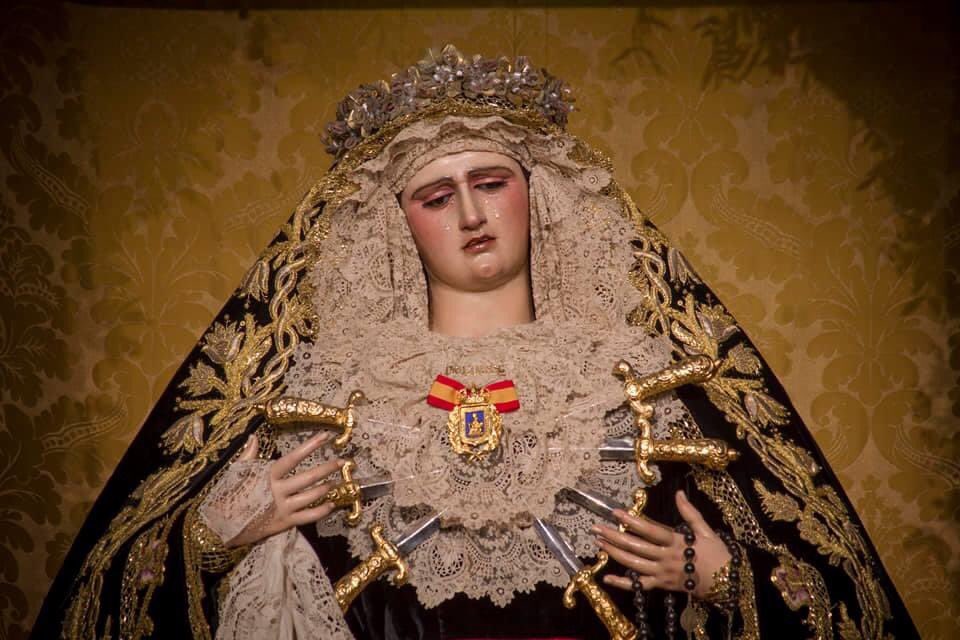 EL RELOJ SE HA PARADO...

Desde nuestra Hermandad os mandamos nuestro apoyo, sabemos que hoy es un día difícil para todos vosotros, hoy sería Coronada la Santísima Virgen, pero todo llegará , el tiempo pasa volando y la fecha esperada señala ya el día de verte por fin Coronada.