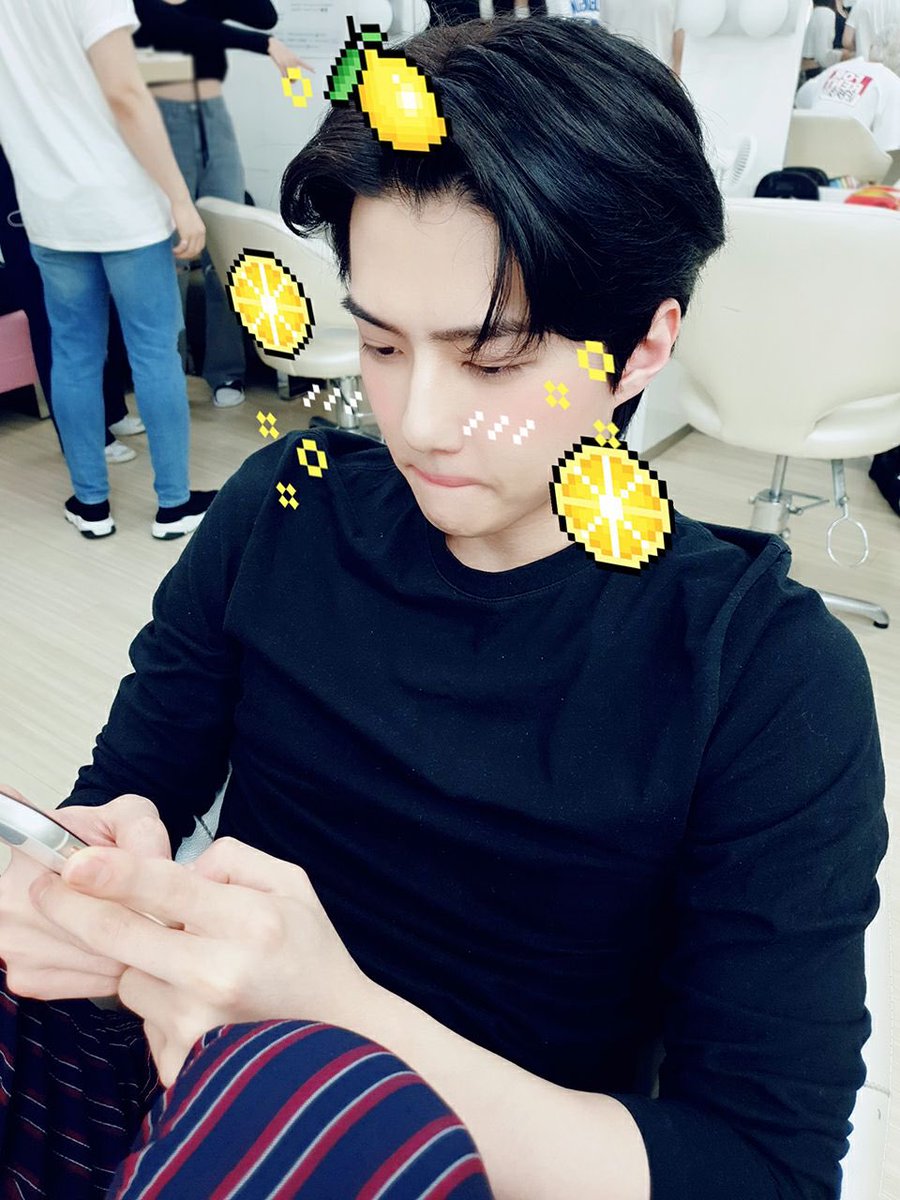 nuboless's tweet photo. @aml___xo @weareoneEXO @B_hundred_Hyun @layzhang Thank you for GA,wish me luck 🙏
Lancar terus rezekinya aminn https://t.co/tv6knDo99C