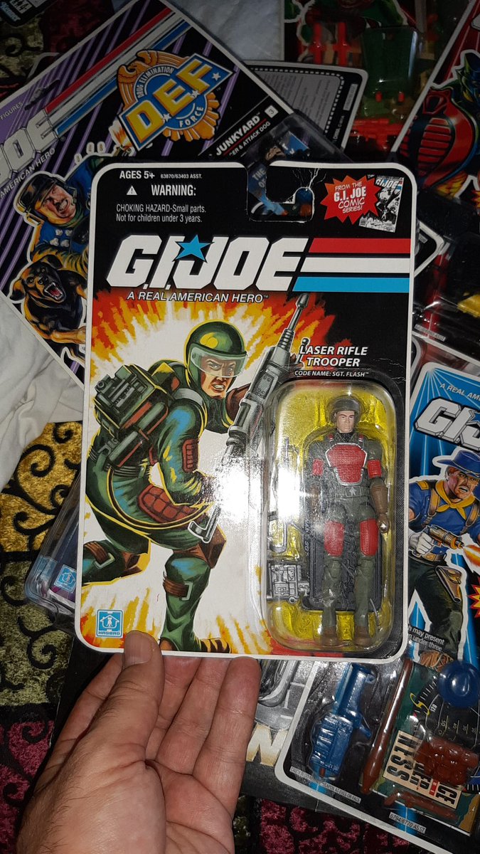 PoliplasticPod's tweet photo. !No! No es la próxima figura de la #Gijoe #RetroLine simplemente @joseguerrerorod está colocando cosas de su colección y se ha encontrado con su figura de Flash. https://t.co/4fI83wNGP8