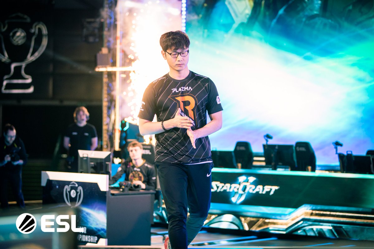 Dear community,

Poland will always be my home, but it's time to move on. I'm open to relocation and new adventures, so hit me up next time your team needs a creative mind. 

Stay safe and take care of yourselves ❤️