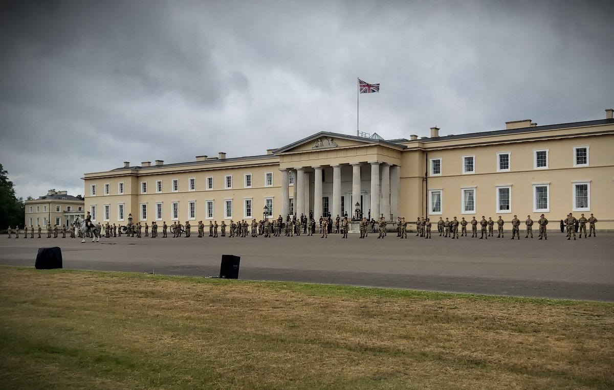 Congratulations to 2Lt Bath @London_Regt, 2Lt Coulson and 2Lt Stuart @7RIFLES_CO, 2Lt Sterling @131Commando and 2Lt Smith @NI_Infantry on commissioning today. 

It started with @ULOTC but their stories begin anew as young officers. 

The future is in good hands @RMASandhurst.