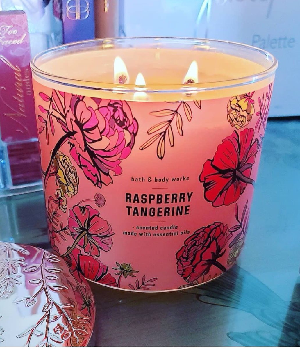Collection_sdn's tweet photo. Scented candle🥰🔥
Love at first light 🔥
Bath&amp;bodyworks 
Dm for order https://t.co/CaUbEq7ZF3
