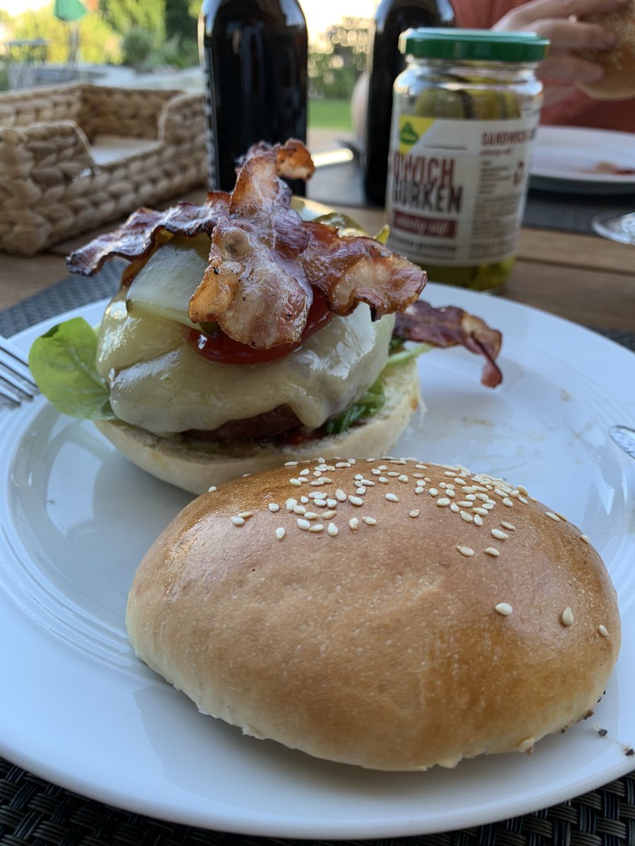 letscookmobi's tweet photo. Burger selfmade wirh lot of mountain cheese. I think the slice was 1cm thick 😳 https://t.co/TJJHCK7x42