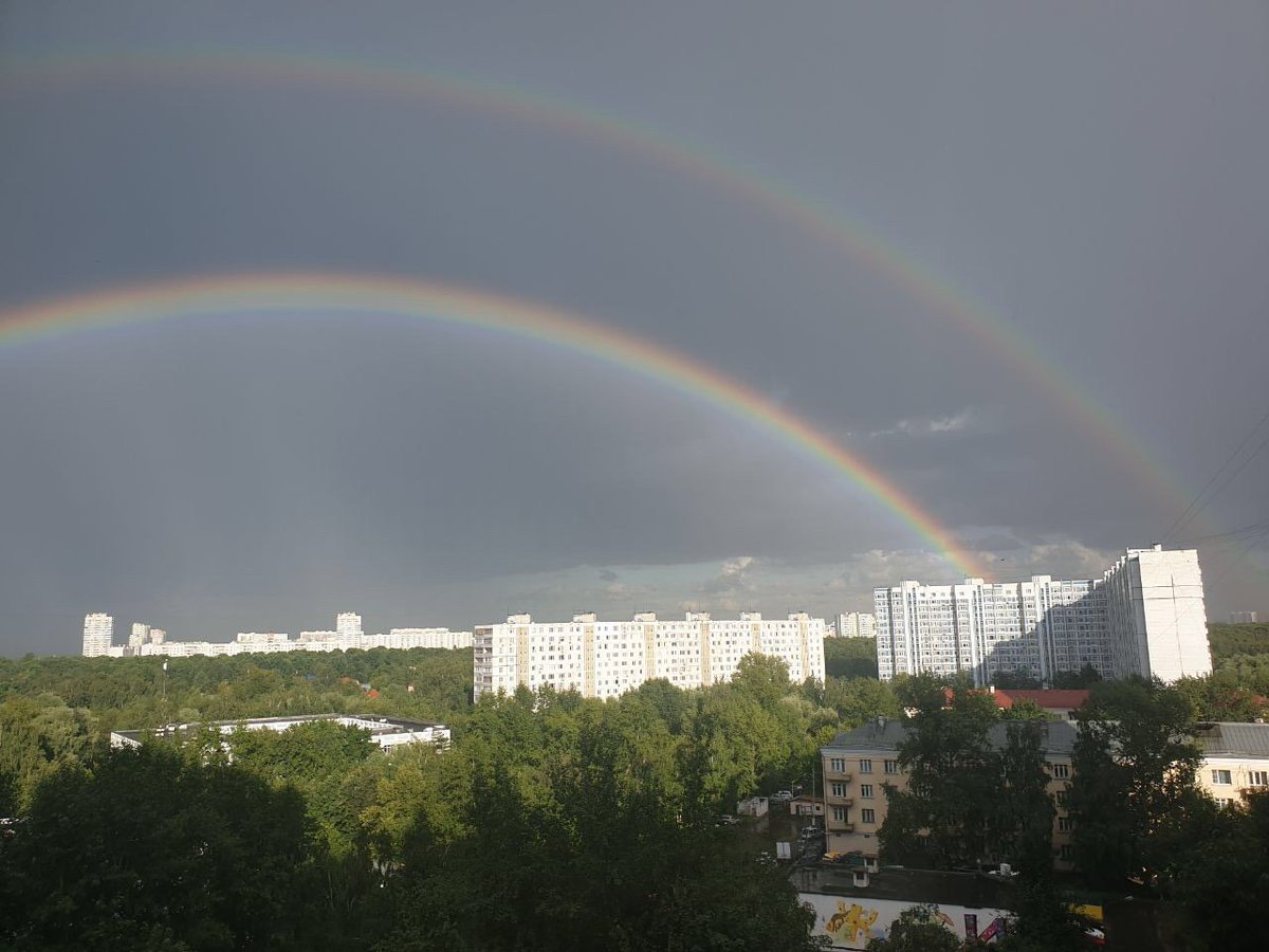 😍 Двойная красота над Москвой