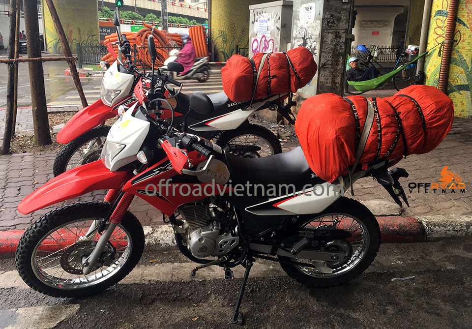 vietnambikers1's tweet photo. What to bring on your Vietnam motorbike tours? Pack light and just enough. You can buy things on the way! 😂 ❓ 🏁
📲 https://t.co/hf0bcaEk5w
#vietnammotorcyclehire #vietnammotorbikehire #vietnamscooterhire #hanoi #rental #whattobring https://t.co/Uk2BIbN8x4